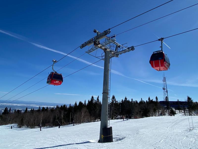 Mont-Sainte-Anne - La gondole redémarre son ascension Mont-Sainte-Anne - La gondole redémarre son ascension